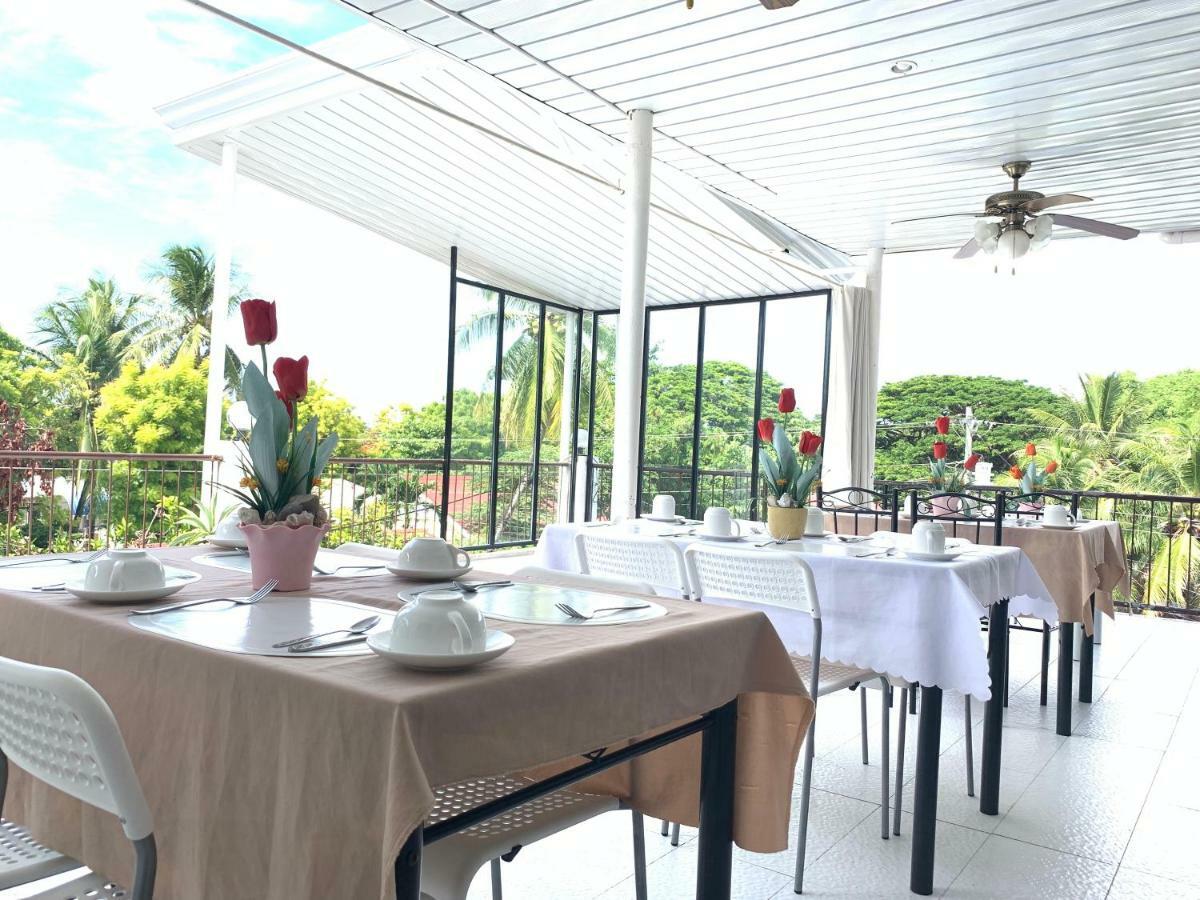 Luna Oslob Travellers Inn Luaran gambar